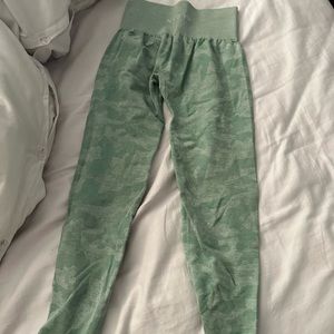 Nvgtn green camo seamless